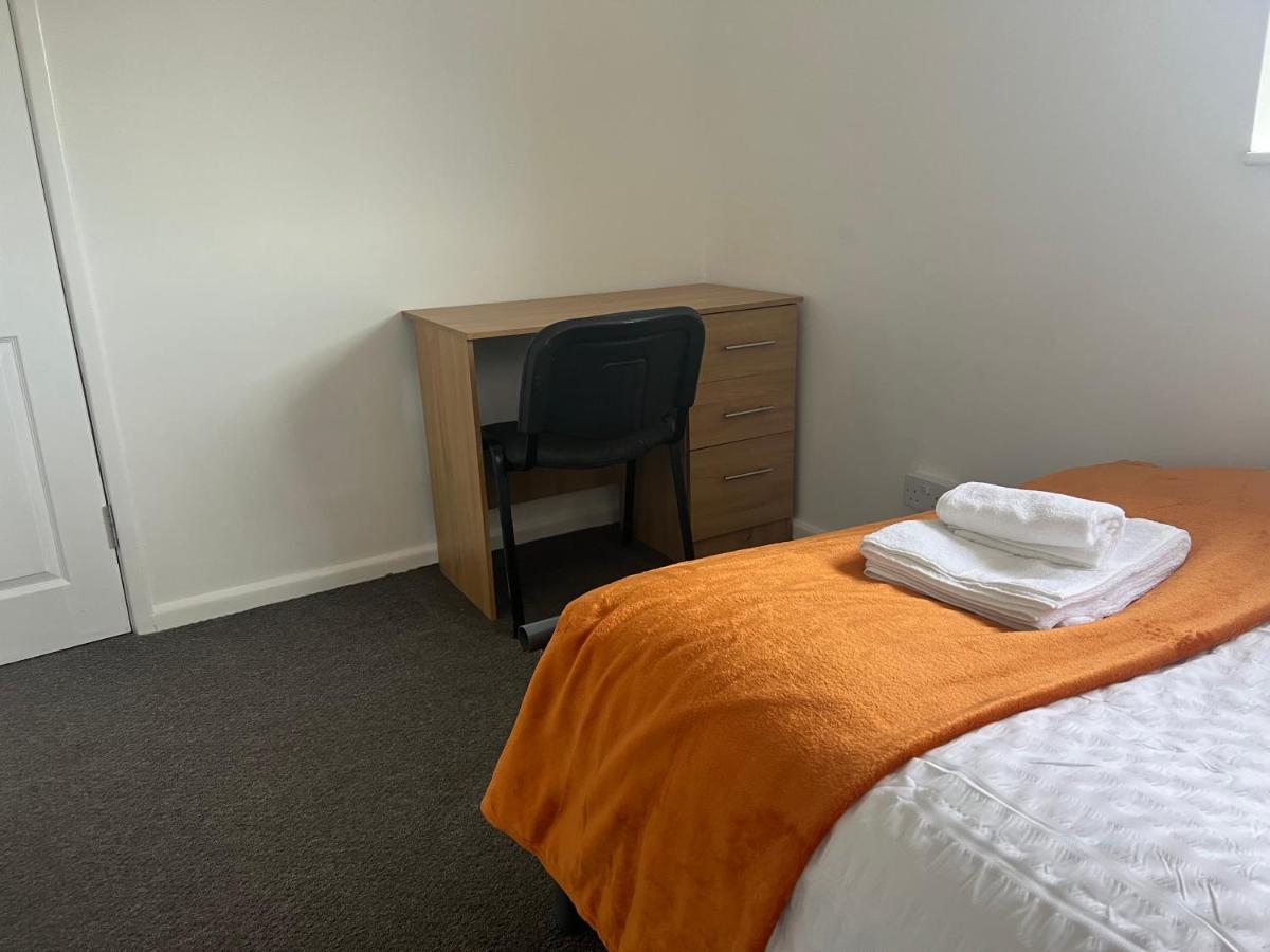 The Coral Guest House 1 Mile From Winchester Market Bagian luar foto