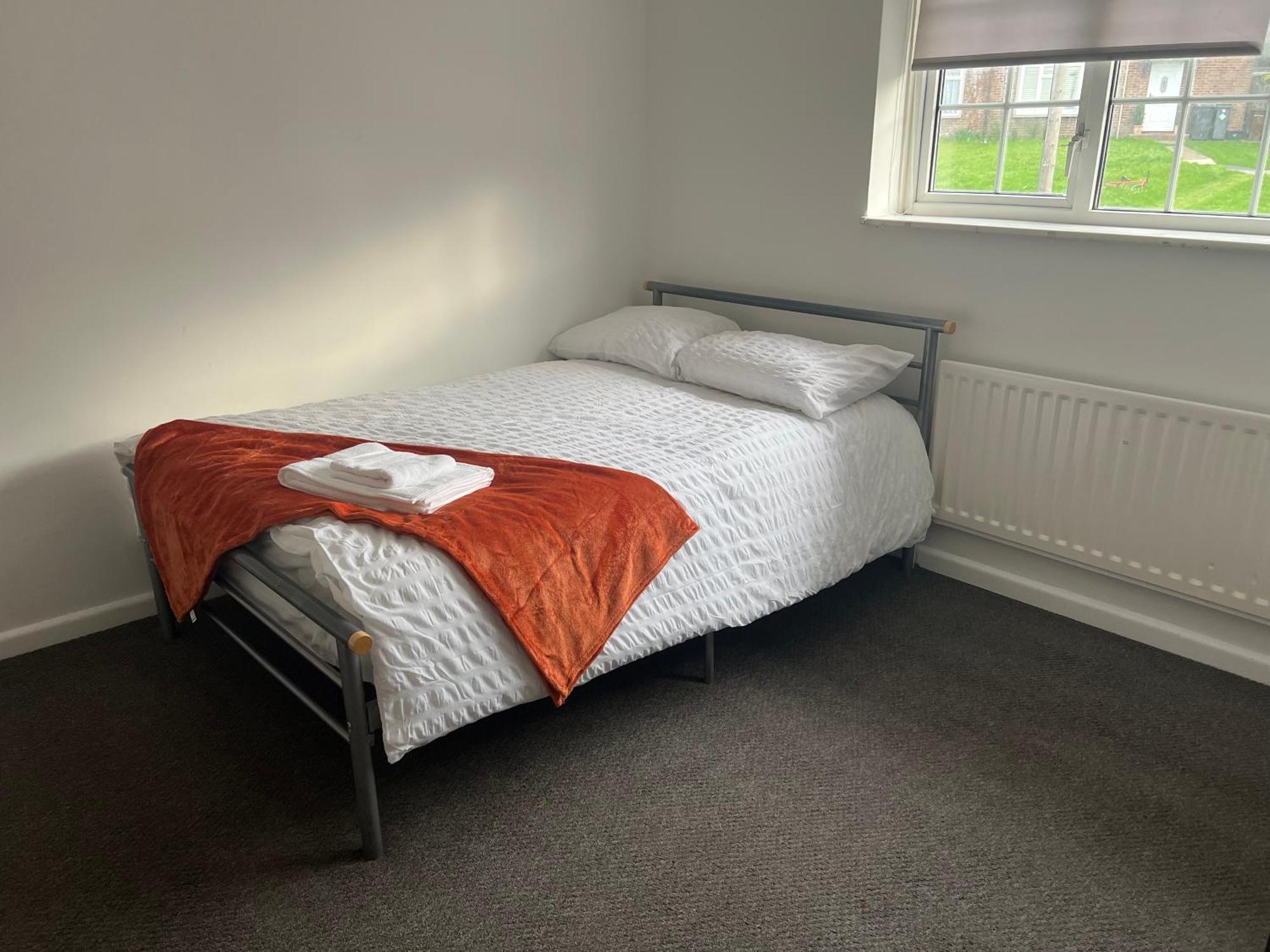 The Coral Guest House 1 Mile From Winchester Market Bagian luar foto