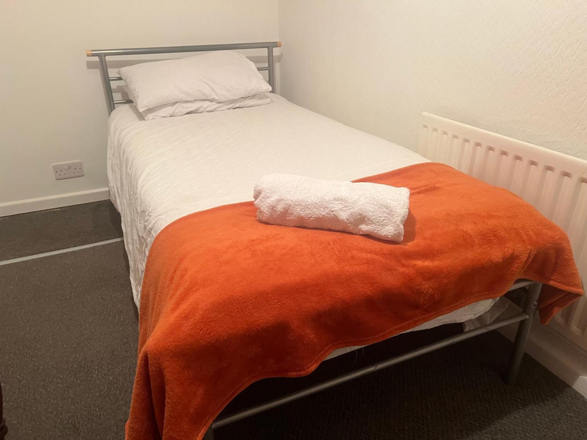 The Coral Guest House 1 Mile From Winchester Market Bagian luar foto